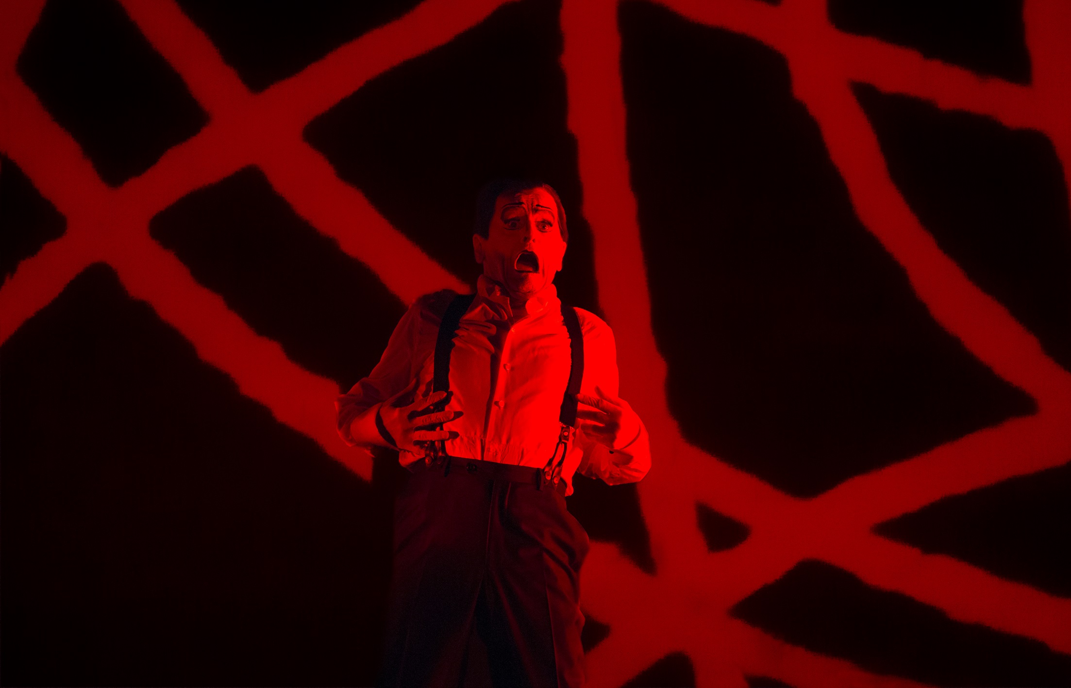 LETTER TO A MAN Robert Wilson Mikhail Baryshnikov tratto da i Diari di Vaslav Nijinsky testo di Christian Dumais-Lvowski drammaturgia Darryl Pinckney musiche Hal Willner costumi e trucco Jacques Reynaud collaborazione ai movimenti e voce recitante Lucinda Childs light designer A.J. Weissbard collaboratore alla scenografia Annick Lavallée-Benny collaboratore alla regia Nicola Panzer sound designer Nick Sagar / Ella Wahlström video designer Tomek Jeziorski assistente alla regia Fani Sarantari direttore di scena Thaiz Bozano direttore degli allestimenti Mauro Farina direttore tecnico Chris McKee supervisione alle luci Marcello Lumaca truccatrice Natalia Leniartek delegato di produzione Simona Fremder un progetto di Change Performing Arts e Baryshnikov Productions commissionato da Spoleto Festival dei 2Mondi, BAM for the 2016 Next Wave Festival, Cal Performances University of California Berkeley, Center for the Art of Performance at UCLA in collaborazione con Teatros del Canal Madrid, Les Ballets de Monte-Carlo/Monaco Dance Forum produzione esecutiva CRT Milano un ringraziamento particolare a the Vaslav and Romola Nijinsky Estate PREMIERE July 7th 2015