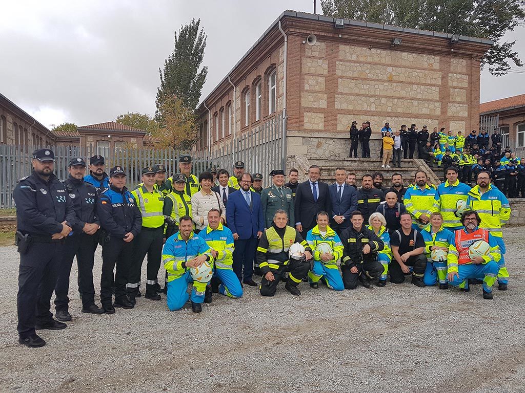 policías y efectivos de emergencias