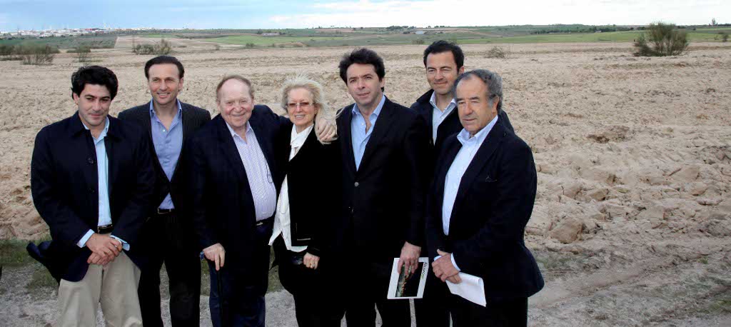 Sheldon Adelson en su visita a los terrenos de Alcorcón en mayo
