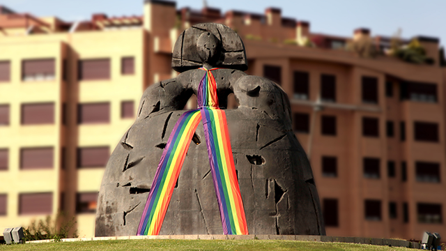 Menina-bandera-orgullo-gay-Alcobendas-2015