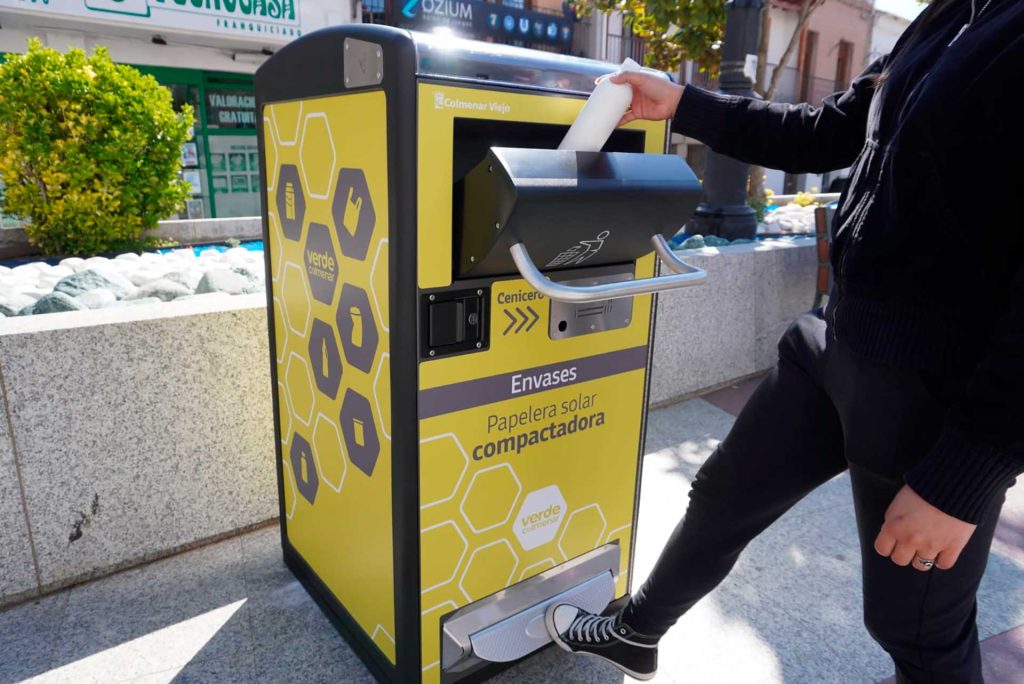  papeleras compactadoras solares